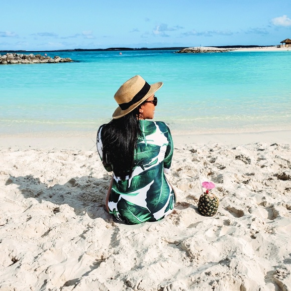 Meet your Posher, Lia - Picture 1 of 1